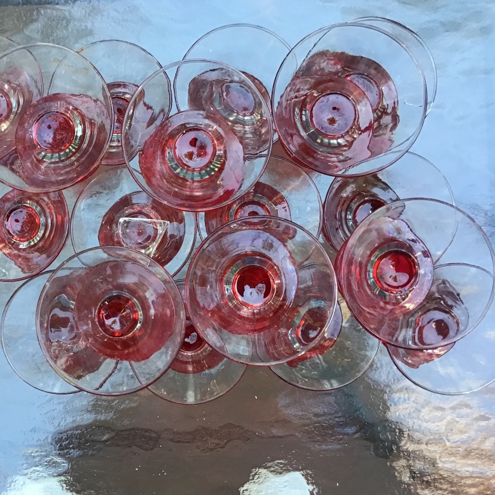 Vintage Rare Gorgeous set of 16 Drink or dessert glasses. Excellent Condition - Picture 2 of 3